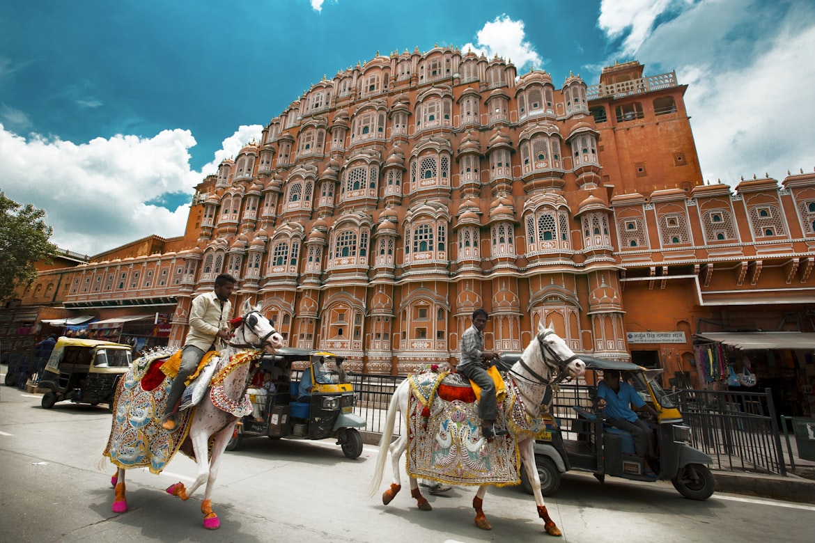 Delhi to Jaipur Taxi: The Ultimate Road Trip Guide